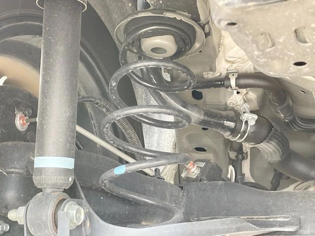 お車を安心してお乗りいただく為には、足回りの定期点検が欠かせません。サービスサポート（有償保証）では無料点検もご提供しており、安心のカーライフをお過ごしいただけるサポート体制が整っています。