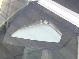 【トヨタセーフティセンス】走行中に前方の車両等を認識し、衝突しそうな時は警報とブレーキで衝突回避と被害軽減をアシスト。より安全にドライブをお楽しみいただけます。