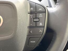 【レーダークルーズコントロール】高速道路での長距離走行が楽に！！自動で速度を保つクルーズコントロールが、衝突軽減システムと連携し、前方の車両を感知して車間を保つように速度調節してくれます！！