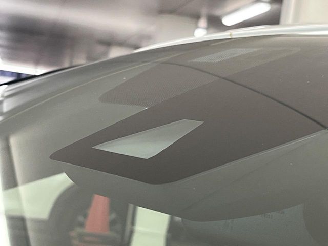【トヨタセーフティセンス】走行中に前方の車両等を認識し、衝突しそうな時は警報とブレーキで衝突回避と被害軽減をアシスト。より安全にドライブをお楽しみいただけます。