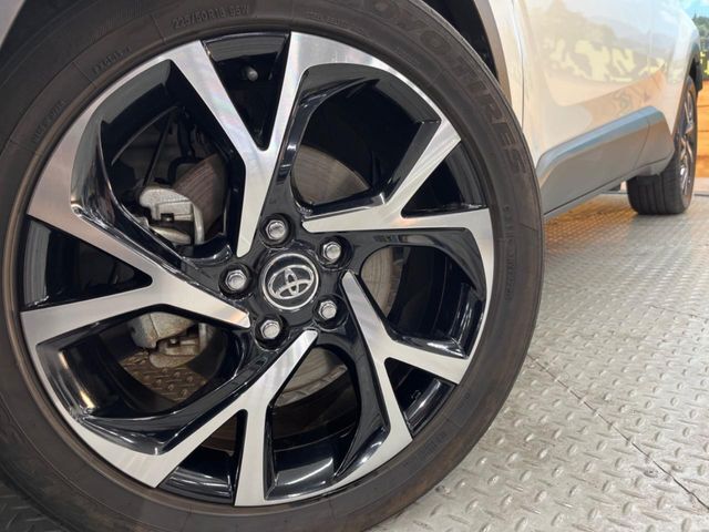 【純正19インチアルミホイール】外観にマッチした純正アルミホイールを装着しております。各種社外アルミホイールや、スタッドレスタイヤも取扱いしております。是非ご相談ください♪