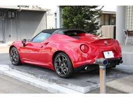 カーボンモノコックを採用した超軽量ボディ。