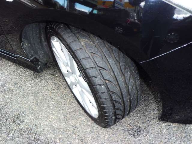 タイヤ溝も心配なし　換えたばかりの9分山程あります　右フロントタイヤ