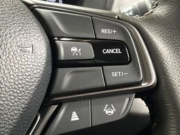 【アダプティブクルーズコントロール】高速道路での長距離走行が楽に！！自動で速度を保つクルーズコントロールが、衝突軽減システムと連携し、前方の車両を感知して車間を保つように速度調節してくれます！！