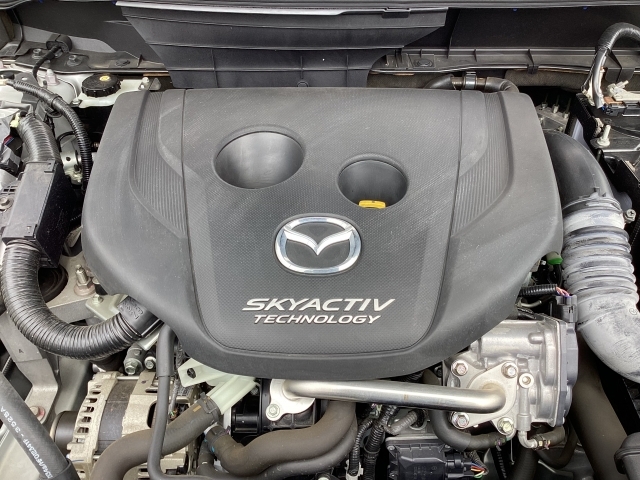 SKYACTIV-D！実用燃費と環境性能の向上を追求しつつ、ディーゼルならではの力強さ、ロングツーリングを軽快に楽しめる静粛性も実現したクリーンディーゼルエンジン。