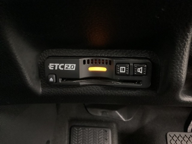 ETCが付いてます。ETC搭載車しか通過できないスマートICが利用できるようになりますよ！現在スマートICの設置箇所も増えてきているので、高速道路利用の幅が広がりますね☆