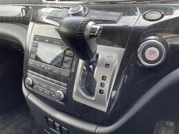 こちらコンソール周りの写真になります。中古車なので、若干の使用感はありますが、概ね問題ない状態です。手垢等もしっかり清掃して、きれいな状態ですので、一度お客様の目でご確認いただければ幸いです！