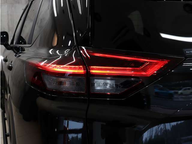 LEDリヤコンビネーションランプは割れや大きな目立つ傷等なくキレイな状態を保っております。ブラックアウト等カスタムのご相談もお気軽にどうぞ。