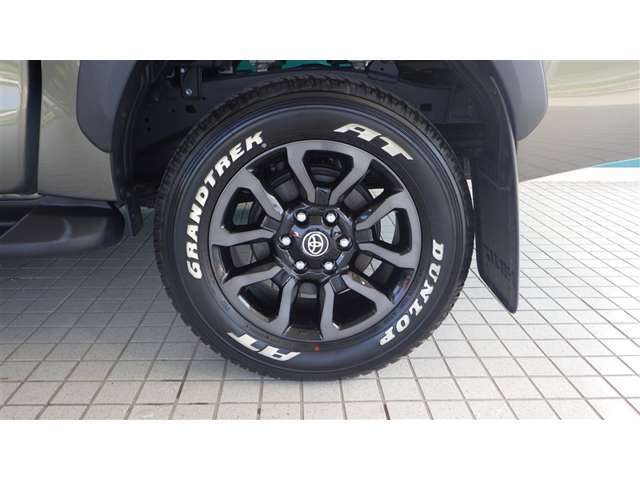 純正18インチアルミ　タイヤサイズ265/60R18