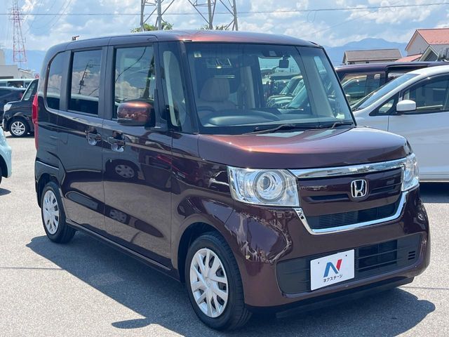 大好評のボディコーティング「弾スプラッシュコート」もご納車までに施工可能。通常のガラスコートと異なる、耐久年数6年の無機質ガラスコーティングが、ボディをキレイな状態に保ってくれます。