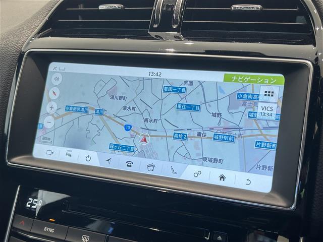LIBERALAでは多種多様の車種をご用意させていただいております。お客様がご納得いくまで、そのお車の持つ特性を五感すべてで感じ取っていただける場をご提供します。