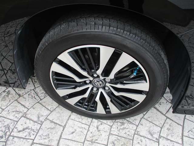 スタイリッシュな純正アルミです。