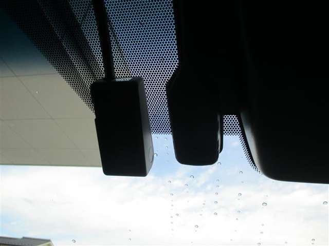 純正のドラブレコーダーつきです。