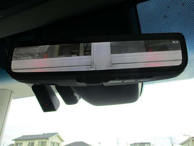 デジタルインナーミラーつきです。