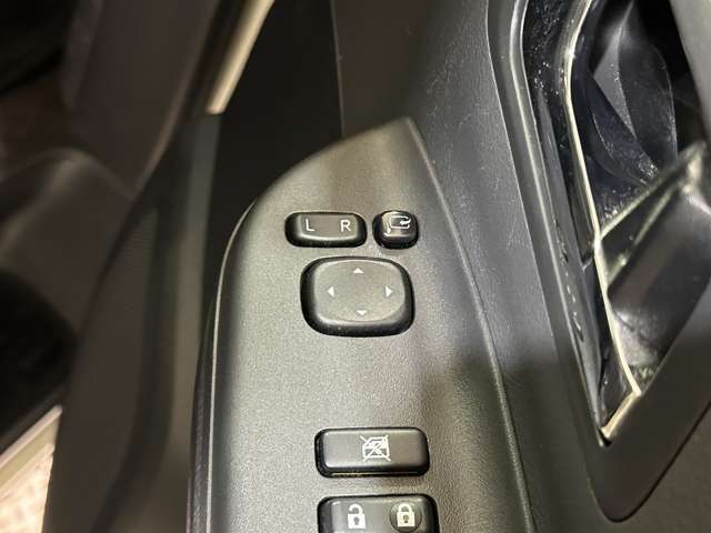 納車前にはスタッフによってピカピカに仕上げてご納車致します。オプションでガラスコーティングなどオススメ品も格安で承ります！