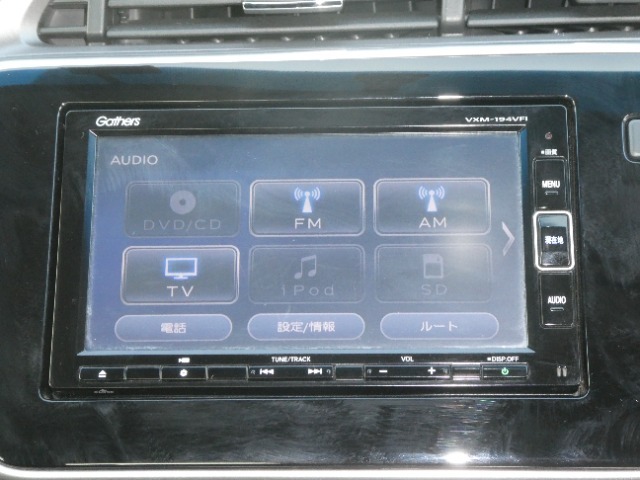 純正インターナビ付きでフルセグ・DVD再生・Bluetoothなど付いてとても便利な車両です♪