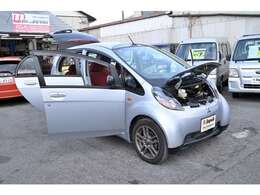 長年のノウハウを生かし、より良い車を御客様の元へ。車両販売のみならず、自動車に関わる事でしたら何でも対応しております。車検、修理、塗装、万一の事故、レンタカー、ローン、廃車、解体など。