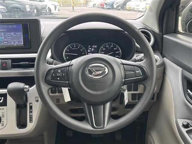 気になる車はすぐにお問い合わせください！画面右側の0066から始まる無料ダイヤルからお問い合わせ下さい！専門スタッフがお車のご質問にお答えいたします！