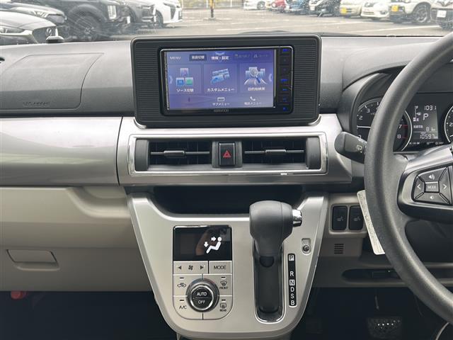 気になる車はすぐにお問い合わせください！画面右側の0066から始まる無料ダイヤルからお問い合わせ下さい！専門スタッフがお車のご質問にお答えいたします！