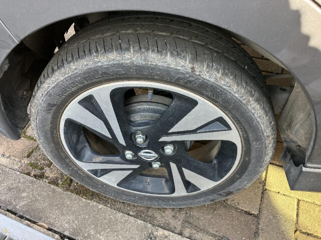 入庫後のお車は選任のスタッフによる清掃を実施！足回り、エンジンルーム、室内、室外を隅々まで綺麗にしております！全国配送も可能ですので、ご相談下さい！