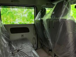 運転席側後部座席