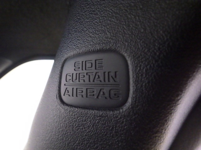 車両側面からの安全性も高めてくれる、安心装備のサイドカーテンエアバックシステムです◎