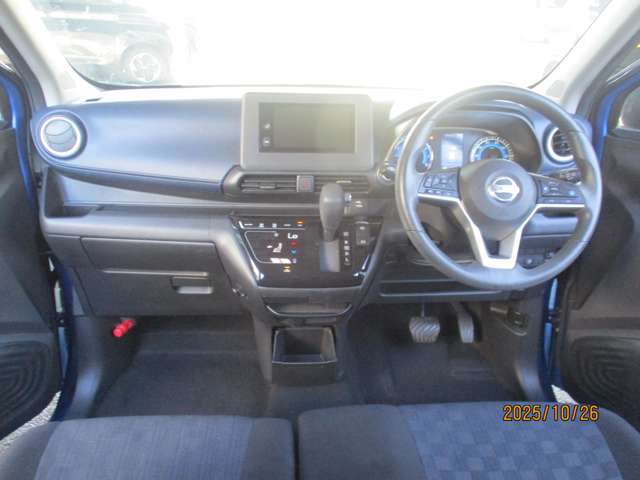 内装はとてもキレイで程度がとてもいいです。シートの擦れやシミなどもありません。マットのすみずみまできれいにしています。もちろん気になる臭いもありません。