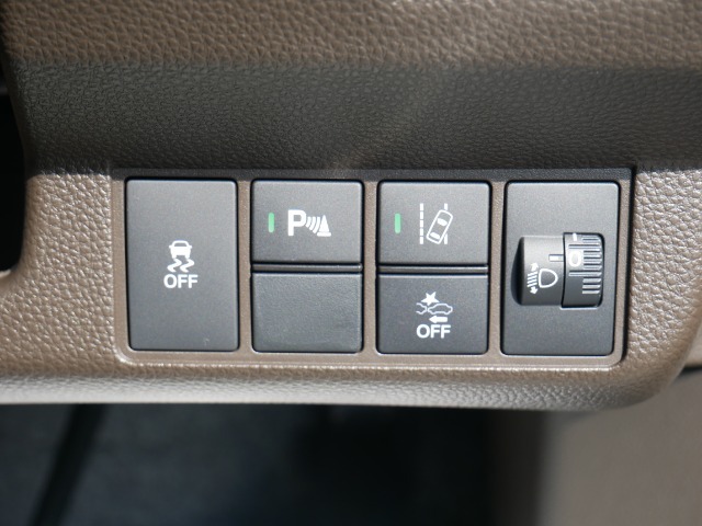 急カーブしたときの車の横滑りを防止してくれたり、障害物を検知すると音で教えてくれたり、普段運転していて安心できる装備も充実しています！