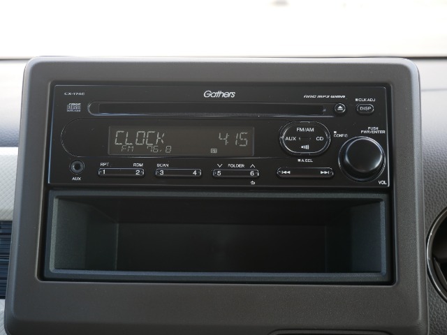 【純正オーディオ】CD　ラジオ　AUXコードでつなげば音楽再生もできます。