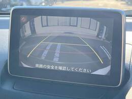 【バックカメラ】駐車時に後方がリアルタイム映像で確認できます。大型商業施設や立体駐車場での駐車時や、夜間のバック時に大活躍！運転スキルに関わらず、今や必須となった装備のひとつです！