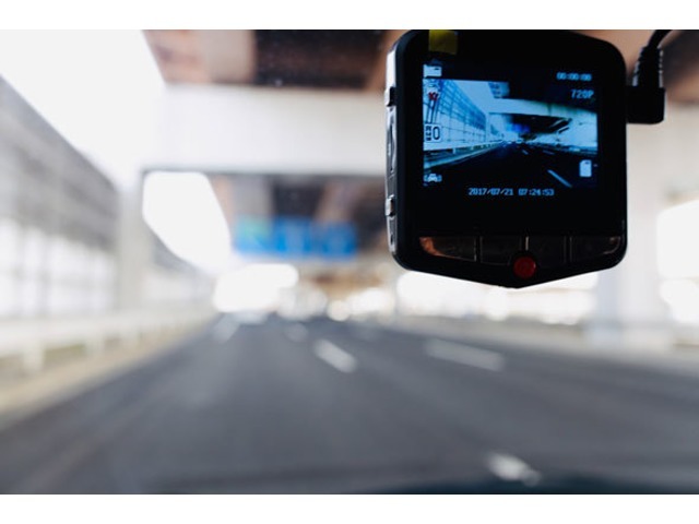 国産ドライブレコーダー(フロント)取付後のお渡しとなります。　追加料金で前後(フロント/リア)録画タイプや360度録画タイプもご用意可能ですのでお気軽にお尋ねください。