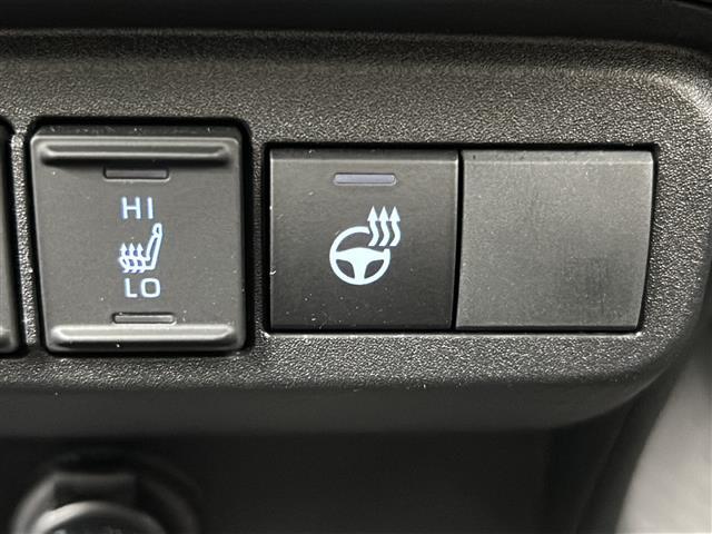 【ステアリングヒーター】冬場の寒い日に手がかじかみながら運転するのはツライですよね。でも、これがあれば安心です！ハンドルのグリップ部がじわっと暖かくなって心までポカポカします。
