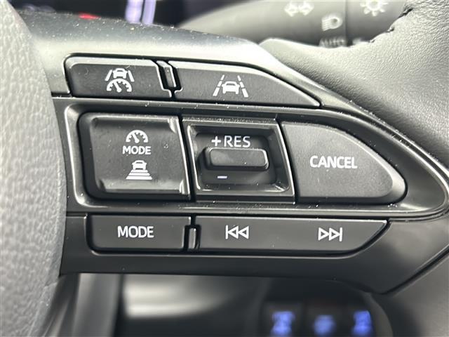【レーダークルーズコントロール】アクセルを踏まなくても、設定した速度で走行できます！先行車との車間距離を適切に維持する追従走行の機能も有しています。機能には限界があるためご注意ください。