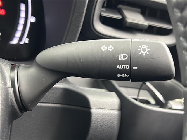 【オートライト（AUTO）】外の明るさをシステムが感知して、自動でヘッドライトが点灯します！ヘッドライトをつけ忘れを防ぐ便利機能です。