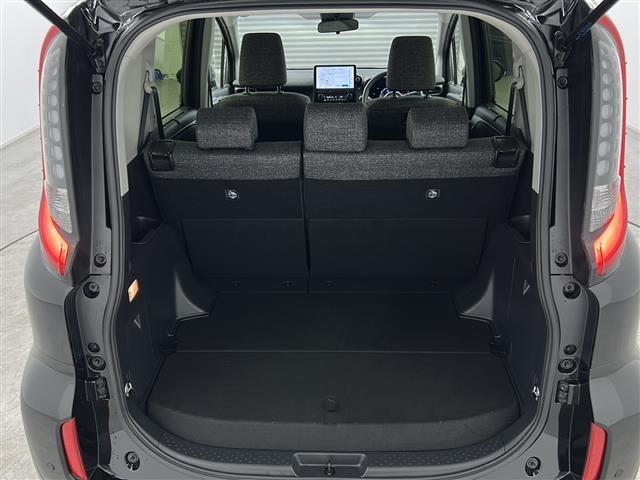 【トランク】積み込みやすくて、たっぷり積める荷室です。シートアレンジできるものは、乗車人数と荷物の量や大きさによってシートを動かすことができるので、より快適なドライブが可能です！