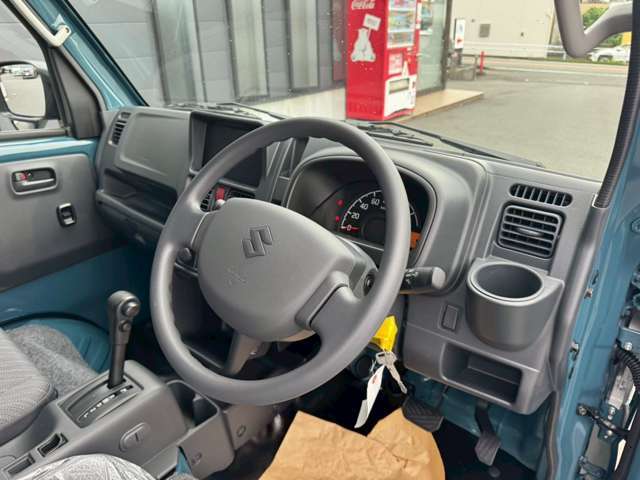大型屋根つき展示場完備！お車のご用命は株式会社TMオートサービスまで。静岡県富士市松本301-1TEL0545-64-9555