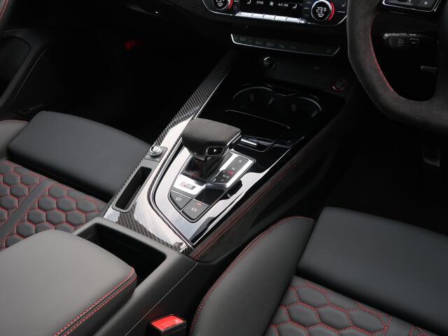 弊社グループ全国7店舗（Audi Approved Automobile有明・世田谷・調布・江戸川・みなとみらい・箕面・大阪南）の車両は全て当店でご購入可能です。詳しくは072-266-5300まで。