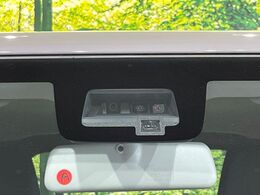 【スズキ　セーフティサポート】走行中に前方の車両等を認識し、衝突しそうな時は警報とブレーキで衝突回避と被害軽減をアシスト。より安全にドライブをお楽しみいただけます。