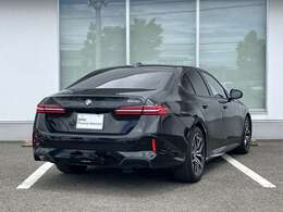 Emergency Service 365日24時間体制で、万一の故障などのトラブルに対応。応急処置のアドバイスのみならず、保証期間中は出張修理やレッカーなどの手配、さらにはお客様の代替交通手段やホテルの確保を行います。