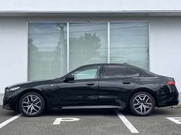 BMW Premium Selection 2年間走行距離無制限保証、安心もBMWクオリティ。BMWメカニックによる360度チェックの納車前点検。交換基準に達した部品があれば、BMW純正部品だけを使用し整備した後にお引渡しします。