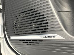【BOSEサウンド】BOSEプレミアムサウンドシステムは、各車種の車内音響特性に合わせて設計・開発されており、ノイズキャンセリングと奥行きのある臨場感のあるサウンドを提供しています♪