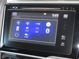 ナビゲーションはホンダ純正メモリーナビを装着しております。AM、FM、CD、DVD再生、Bluetooth、フルセグTVがご使用いただけます。初めて訪れた場所でも安心ですね！