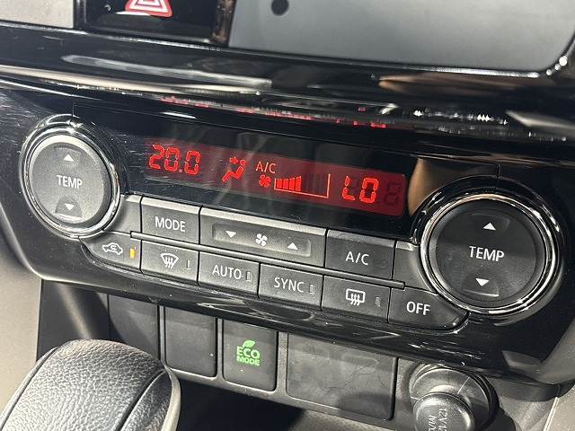 【オートエアコン】車内温度をセンサーが感知してご希望の車内温度になるよう、風量も自動で調整してくれます☆