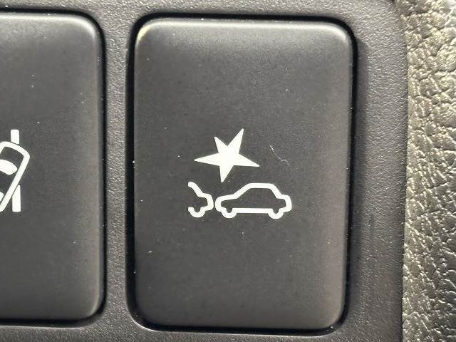 【衝突軽減ブレーキ】万が一のときにレーダーやセンサーなどが前方障害物や車両などを検知し、衝突の可能性がある際に緊急ブレーキをかける機能です。