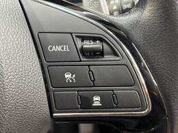 【アダプティブクルーズコントロール】高速走行時に前方のお車を追従してくれるので、長距離ドライブの疲労は大きく軽減されます。