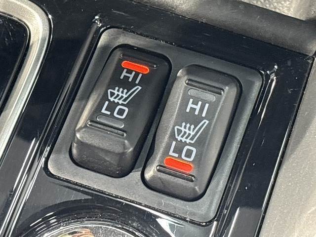 【シートヒーター】冬場はエアコンの温度設定を低めにでき、身体の芯からポカポカになります。