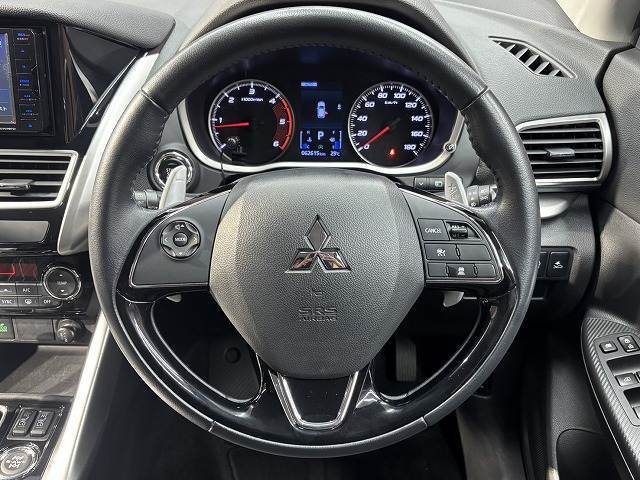 【ステアリングスイッチ】を装備しております。オーディオ操作をハンドルで行うことが可能です。