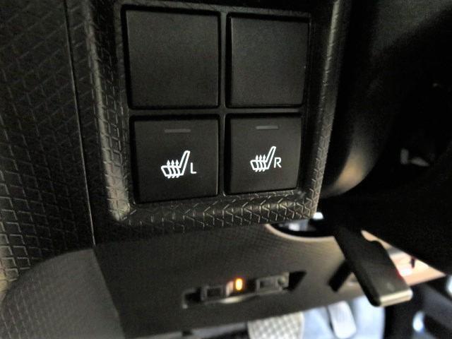 運転席、助手席にシートヒーター装備。寒い日の運転も暖かく快適です。