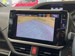 【バックカメラ】駐車時に後方がリアルタイム映像で確認できます。大型商業施設や立体駐車場での駐車時や、夜間のバック時に大活躍！運転スキルに関わらず、今や必須となった装備のひとつです！