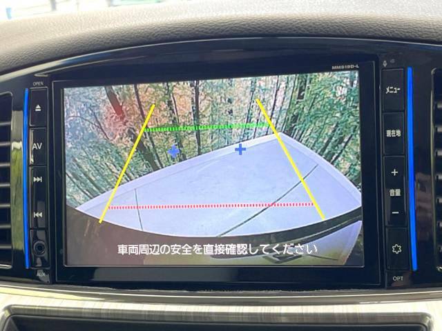 【バックカメラ】駐車時に後方がリアルタイム映像で確認できます。大型商業施設や立体駐車場での駐車時や、夜間のバック時に大活躍！運転スキルに関わらず、今や必須となった装備のひとつです！